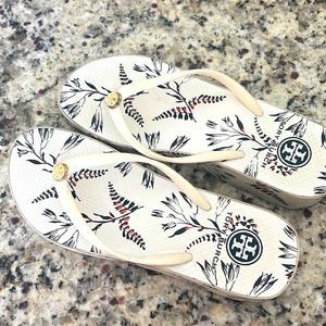 TORY BURCH FLIP FLOPS( Good Condition)